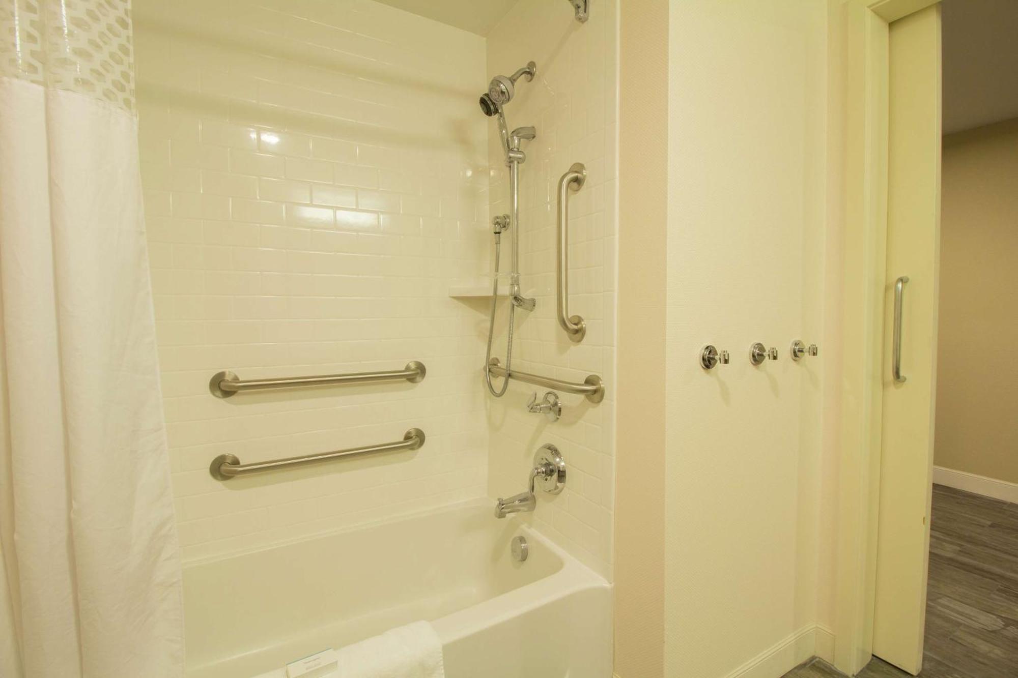 Hampton Inn & Suites Cazenovia, Ny מראה חיצוני תמונה